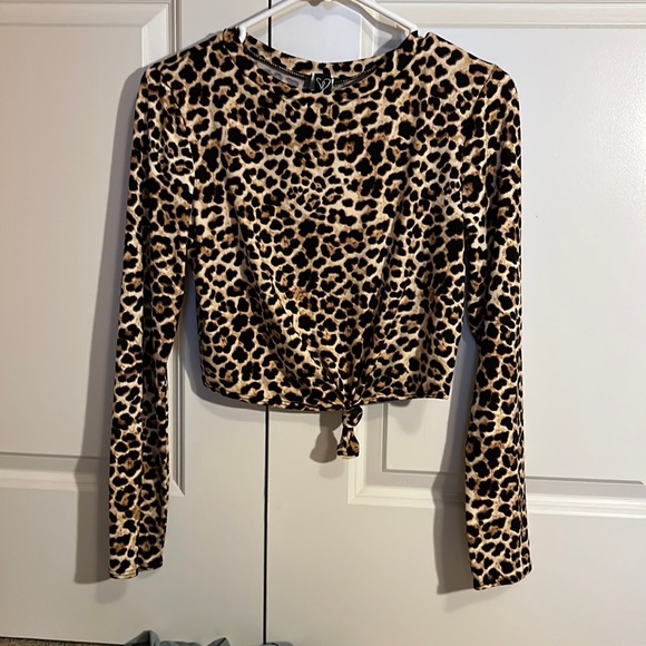 Long sleeve cheetah print long sleeve - Picture 1 of 3